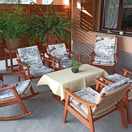 Neue In Loborika Mit Grosser Terrasse Apartament Pula