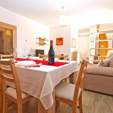 Neue In Loborika Mit Grosser Terrasse Апартаменты