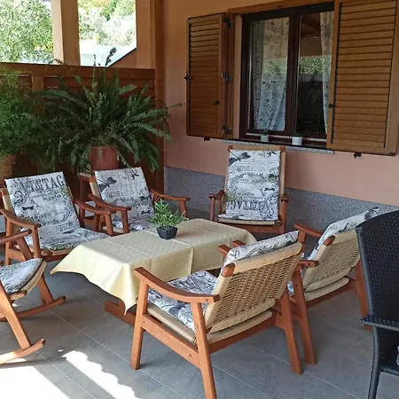 Neue In Loborika Mit Grosser Terrasse *