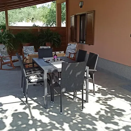 Neue In Loborika Mit Grosser Terrasse Апартаменты *