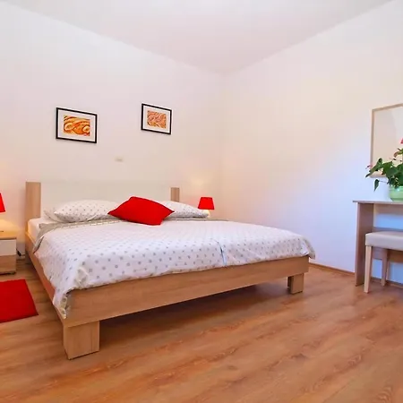 Neue In Loborika Mit Grosser Terrasse Apartment Pula